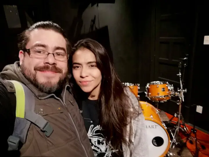 Eva Rossé de visita en CDMX en Reymart Custom Drums