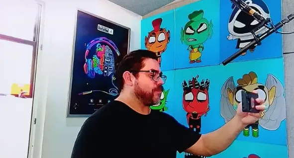 Rober Reymart durante la grabación y sound design de la serie animada Reign of Titans